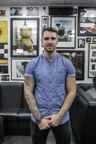 4 - Zarana Unisex salon