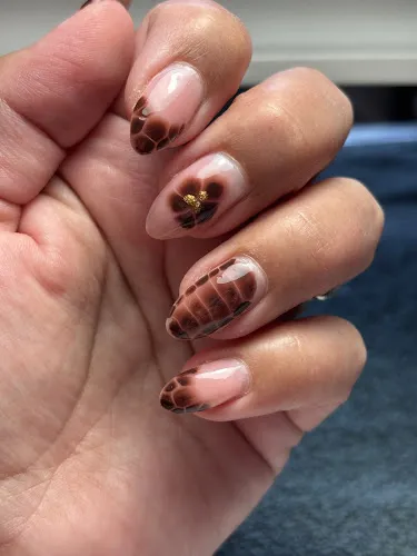 5 - ZiAesthetics and Beauty