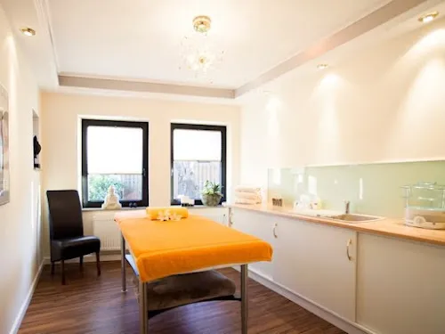 2 - Zugezwinkert by Nadine Wimpernverlängerung ( UV System )