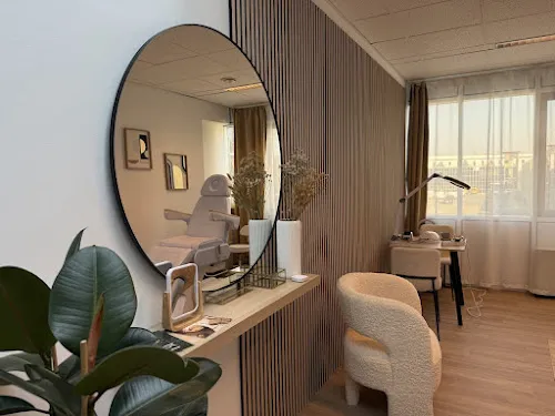 3 - Zuzu Beauty Wien - Wimpernlifting Produkte - Wimpernverlängerung Schulungen